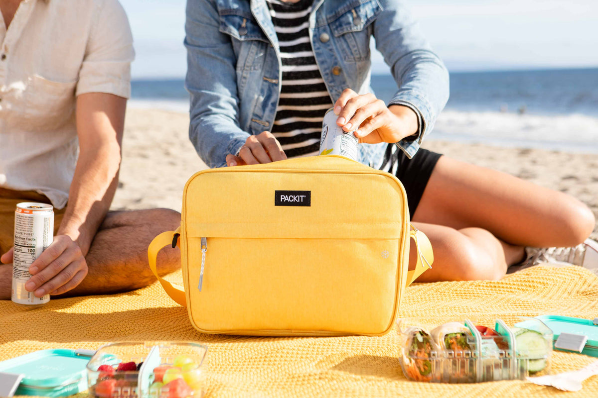 freezable-zuma-15-can-cooler-i9 2022_Lifestyle_Zuma-15-Can-Cooler_Lemonade_30_Lores.jpg