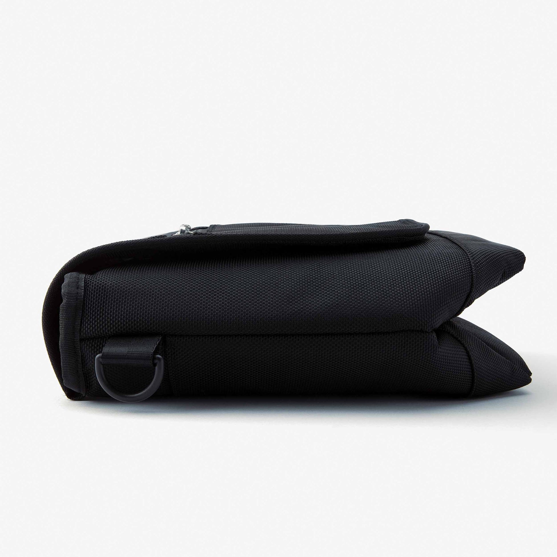 freezable-brooklyn-crossbody-m6 freezable-brooklyn-crossbody-black-ecofreeze-plus-flat_b62870bb-68b1-4c0c-846f-a30840c26944.jpg