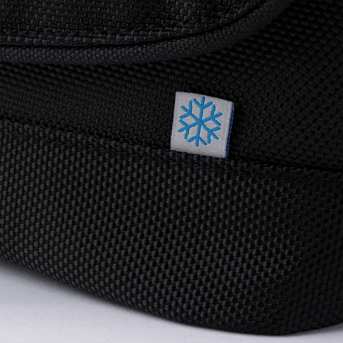 freezable-brooklyn-crossbody-m6 freezable-brooklyn-crossbody-black-ecofreeze-plus-zoom-tag.jpg
