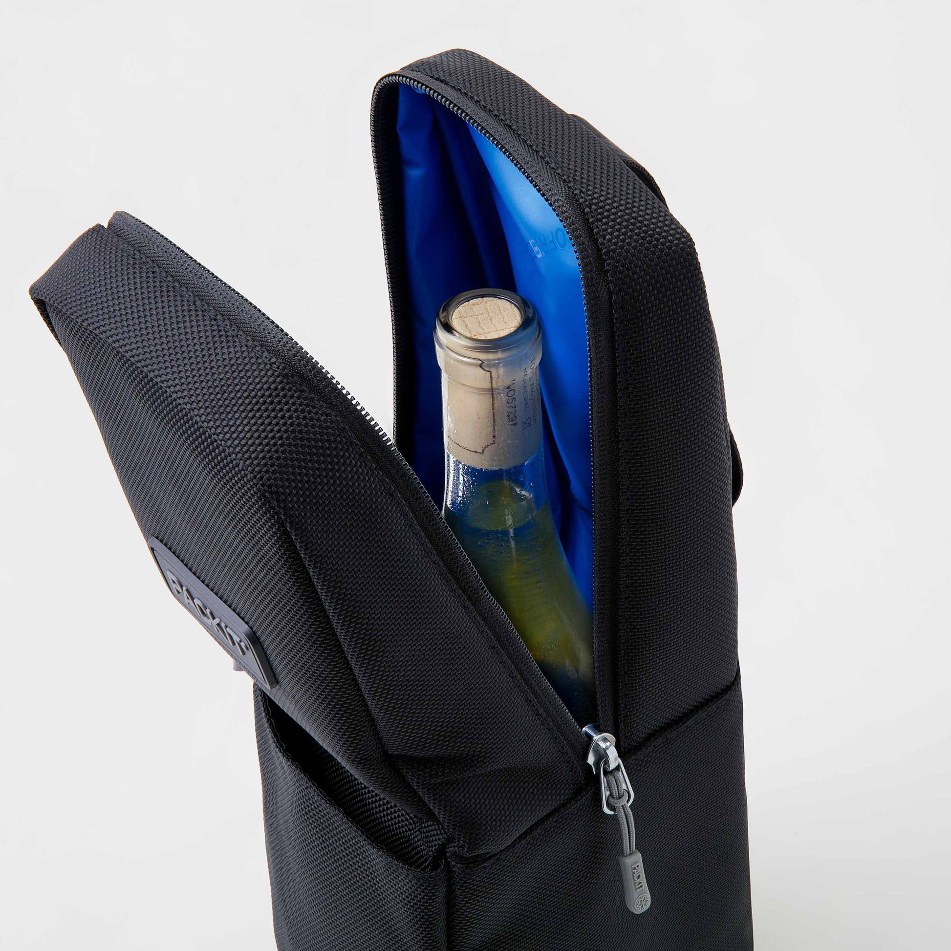 freezable-wine-carrier-k8 freezable-wine-carrier-black-ecofreeze-plus-top-view-with-wine.jpg