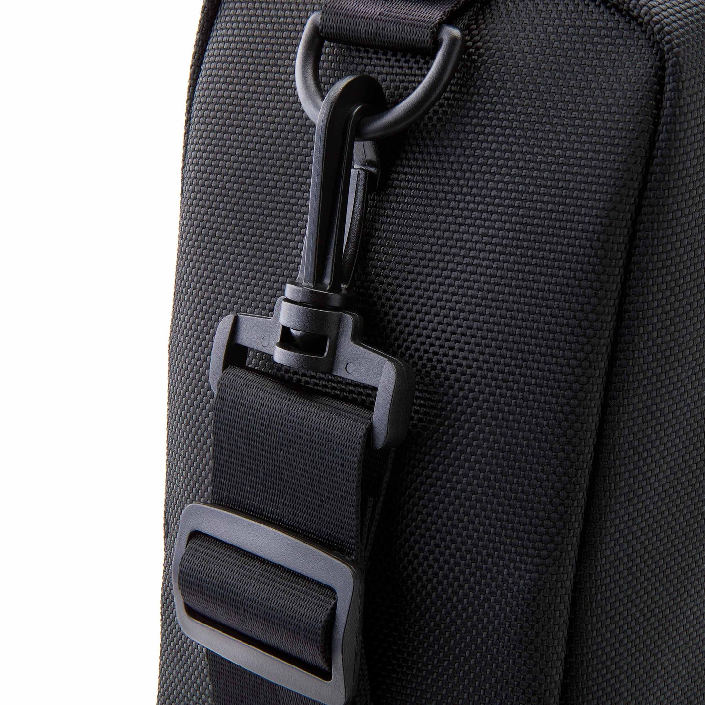 freezable-wine-carrier-k8 freezable-wine-carrier-black-ecofreeze-plus-zoom-removable-strap.jpg