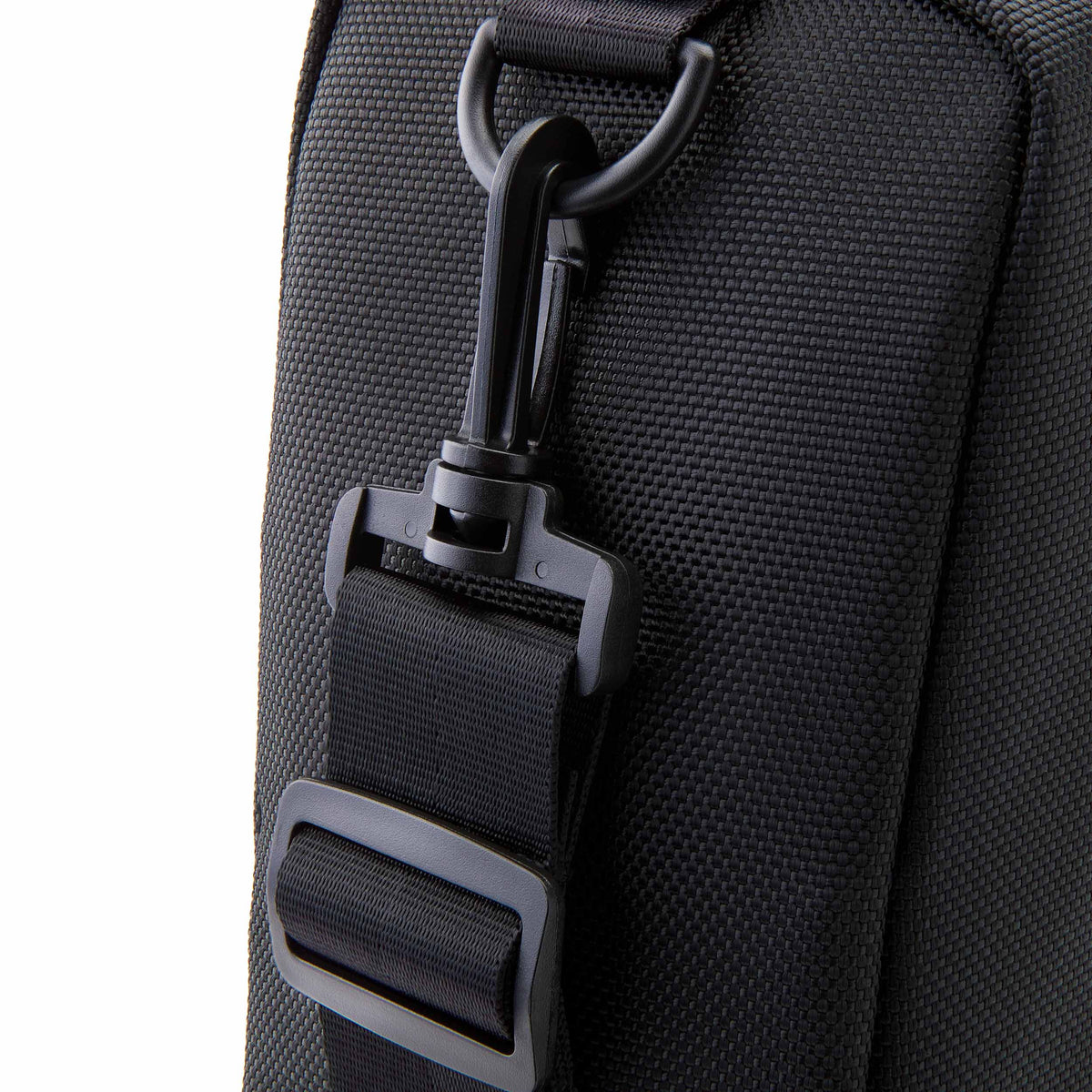 freezable-wine-carrier-f5 freezable-wine-carrier-black-ecofreeze-plus-zoom-removable-strap.jpg